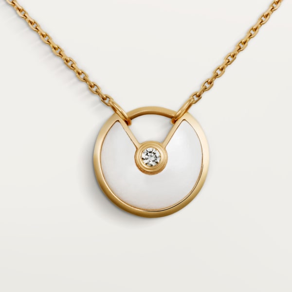 Collar Amulette de Cartier XS Oro amarillo, diamantes, nácar blanco