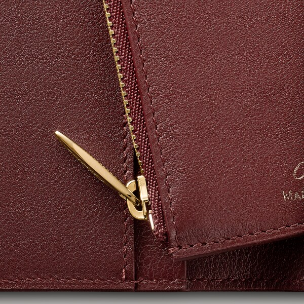 International wallet with removable zipped five-credit card holder Burgundy calfskin, golden finish