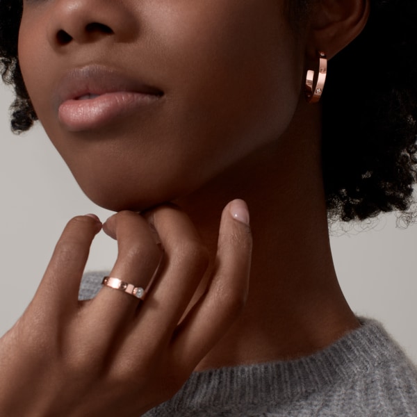 Love hoop earrings, medium model, 6 diamonds Rose gold, diamond