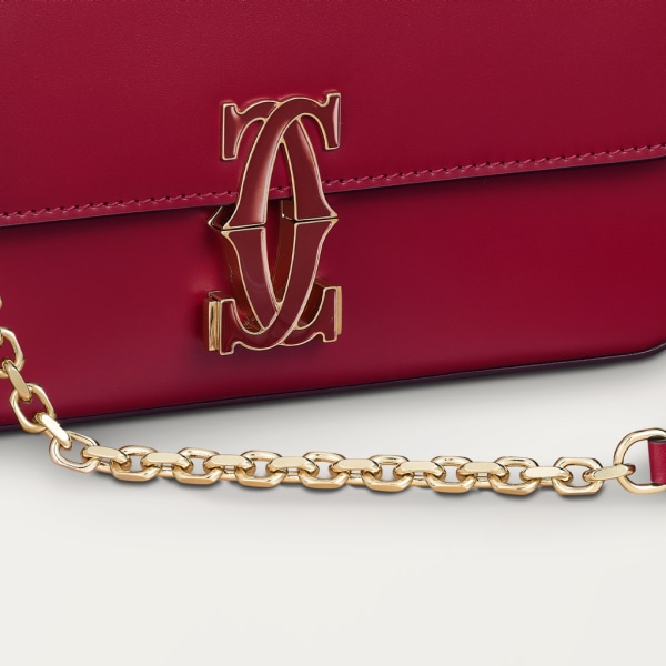 Sac chaine mini modèle, C de Cartier Cuir de veau rouge cerise, finition dorée et émail rouge cerise