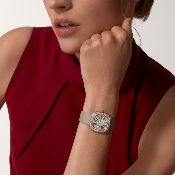 Reloj Coussin de Cartier Tamaño mediano, movimiento de cuarzo, oro rosa, diamantes, piel