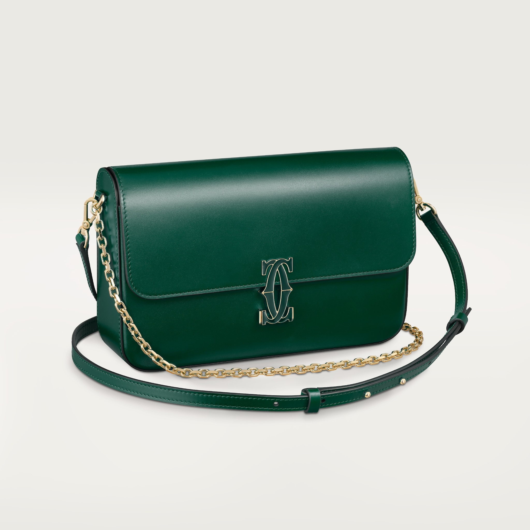 Bolso de cadena tamaño pequeño, C de CartierPiel de becerro color verde oscuro, acabado dorado y esmalte verde oscuro