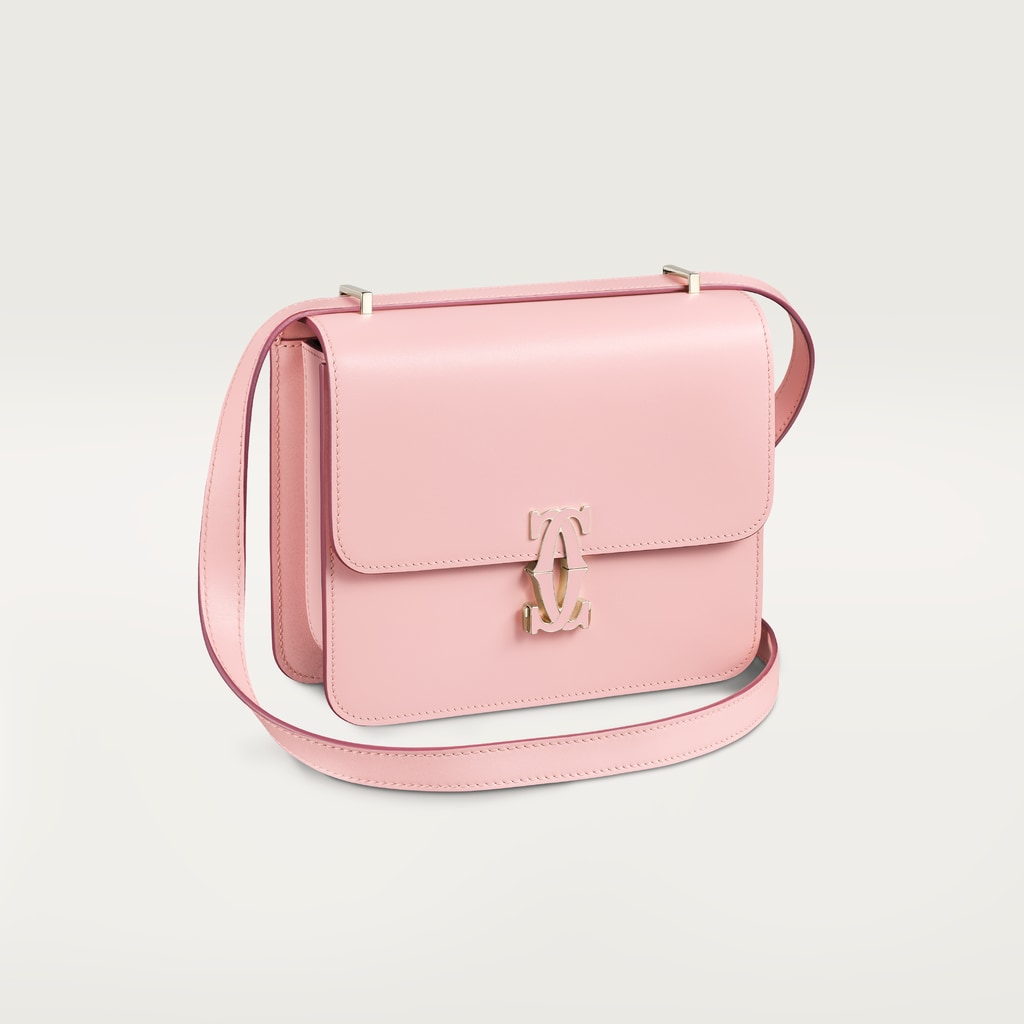 Bolso de hombro tamaño mini, C de CartierPiel de becerro rosa pálido, acabado dorado y esmalte rosa pálido