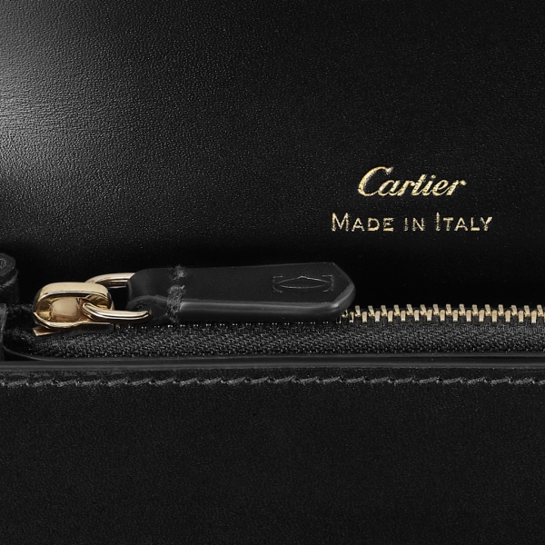 Tarjetero con solapa, C de Cartier Piel de becerro negra, acabado dorado y esmalte negro