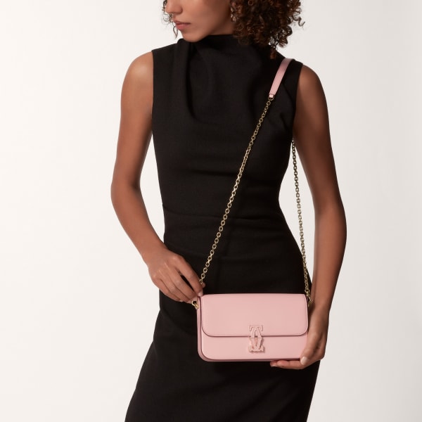 Bolso C de Cartier, bolso de cadena Piel de becerro rosa pálido, acabado dorado y esmalte rosa pálido