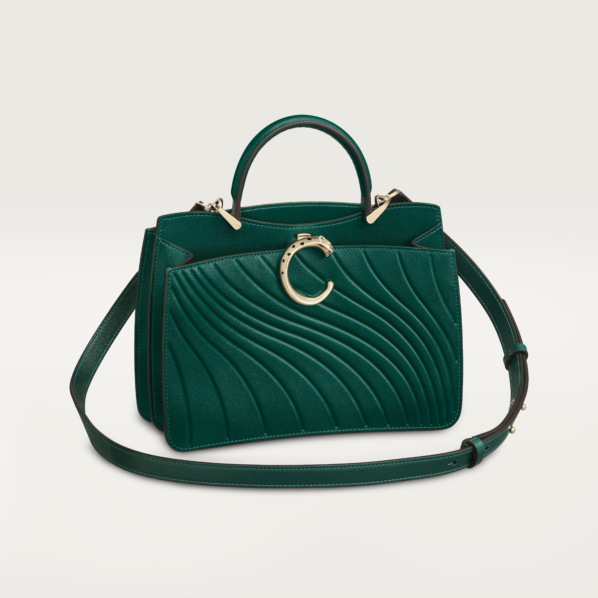 Bolso con asa tamaño mini, Panthère de CartierPiel de becerro verde esmeralda, grabado con el motivo distintivo de Cartier, acabado dorado