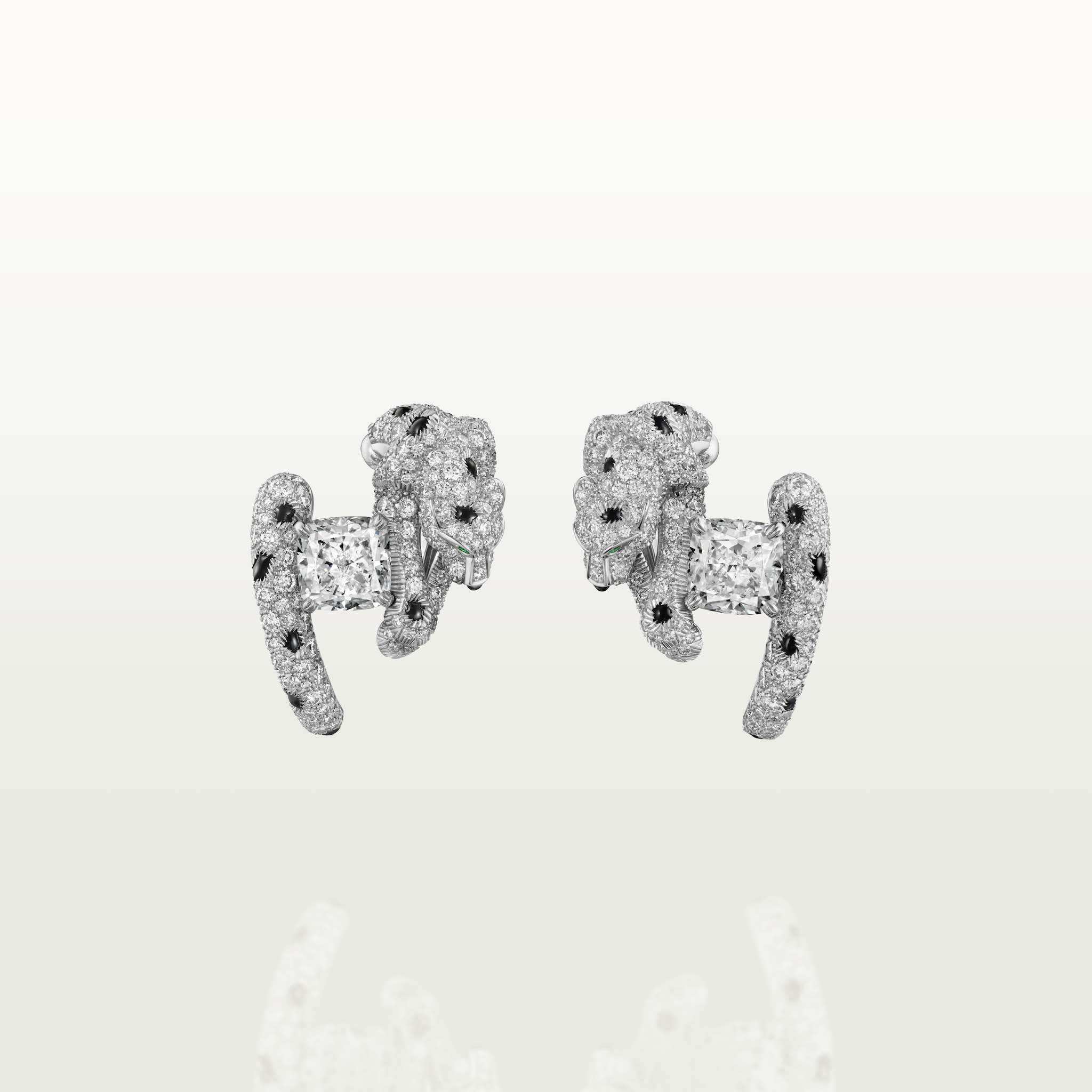 Pendientes Panthère de CartierOro blanco, esmeralda, ónix, diamantes