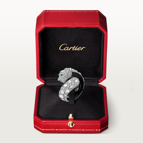 Anillo Panthère de Cartier Oro blanco, laca negra, ónix, esmeraldas, diamantes