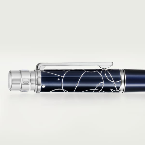 Bolígrafo Santos de Cartier Tamaño grande, metal grabado, laca azul degradada translúcida, acabado paladio
